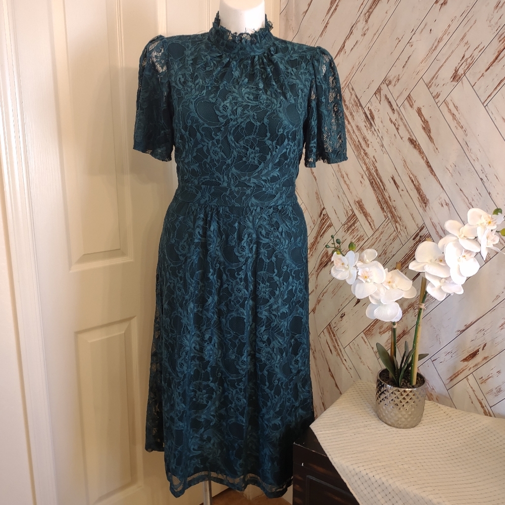 Julian Jordan short sleeve mock neck dress size 12